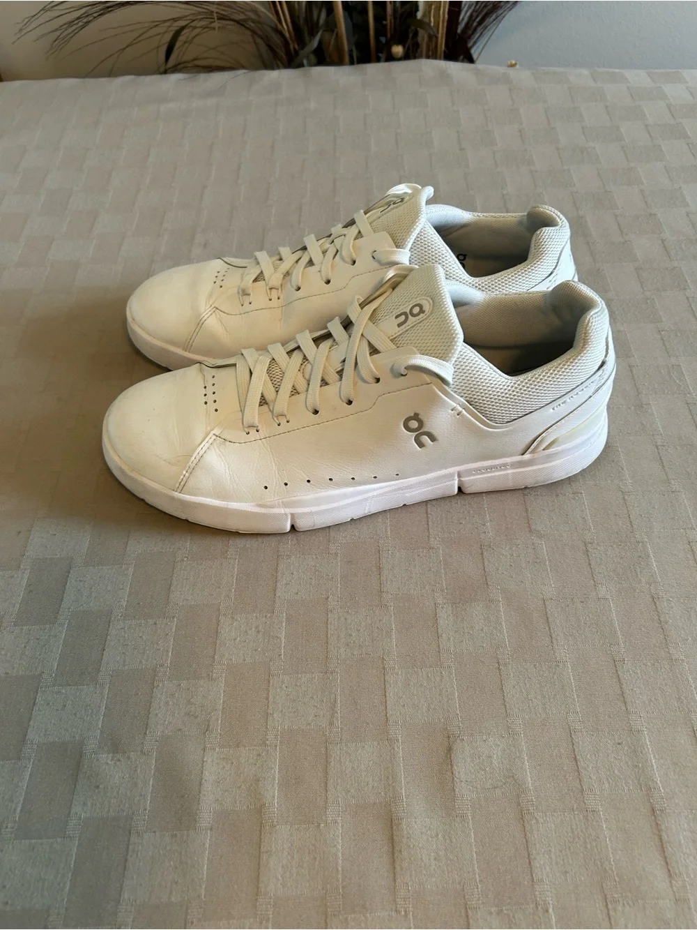 On Running The Roger Advantage Tennis Sneakers in All White